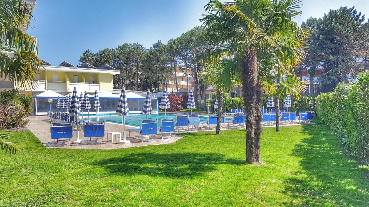Hotel Alla Terrazza Bibione Bagian luar foto