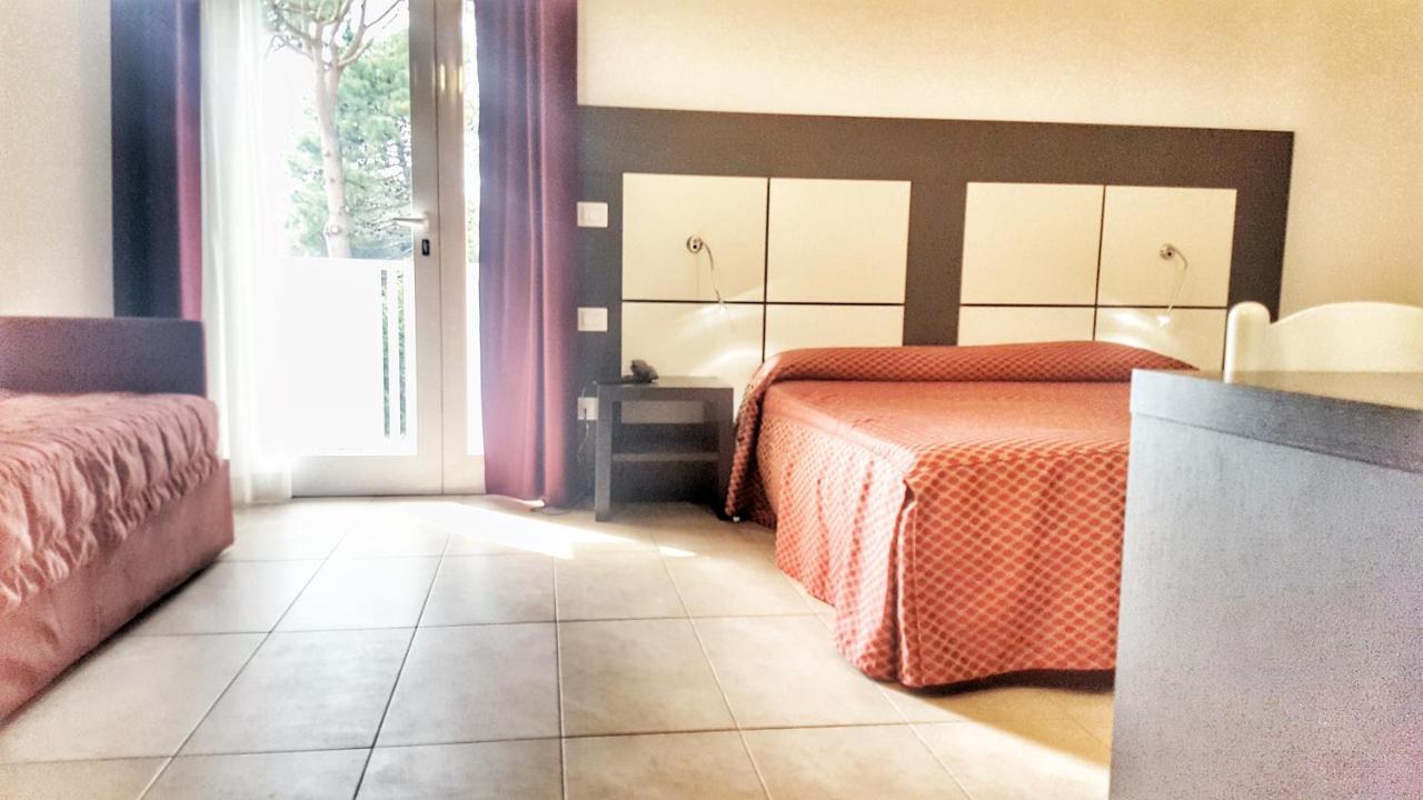 Hotel Alla Terrazza Bibione Bagian luar foto