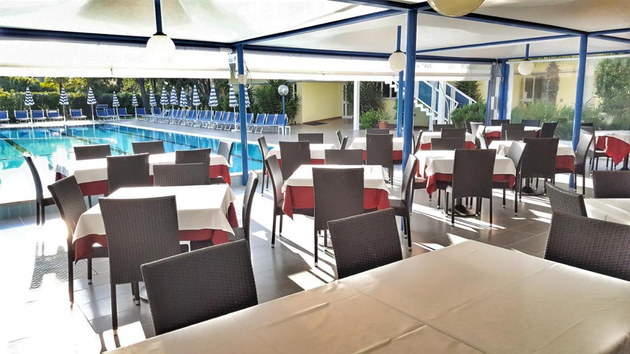 Hotel Alla Terrazza Bibione Bagian luar foto