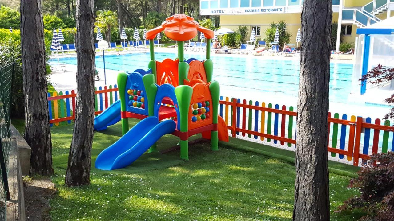 Hotel Alla Terrazza Bibione Bagian luar foto