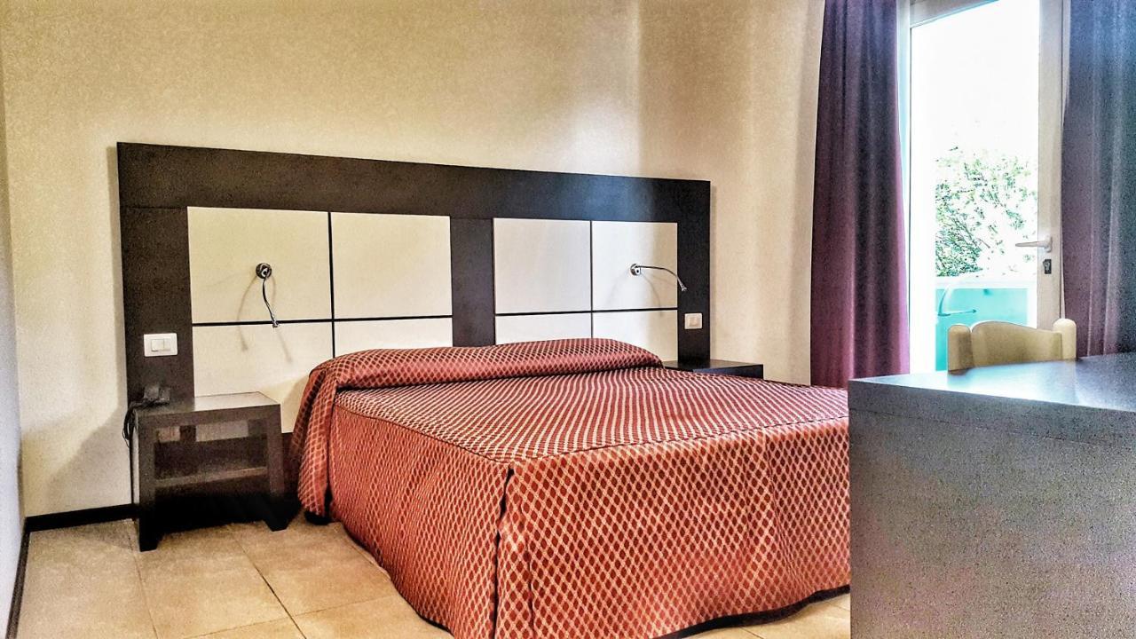 Hotel Alla Terrazza Bibione Bagian luar foto