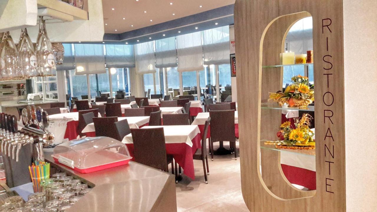 Hotel Alla Terrazza Bibione Bagian luar foto