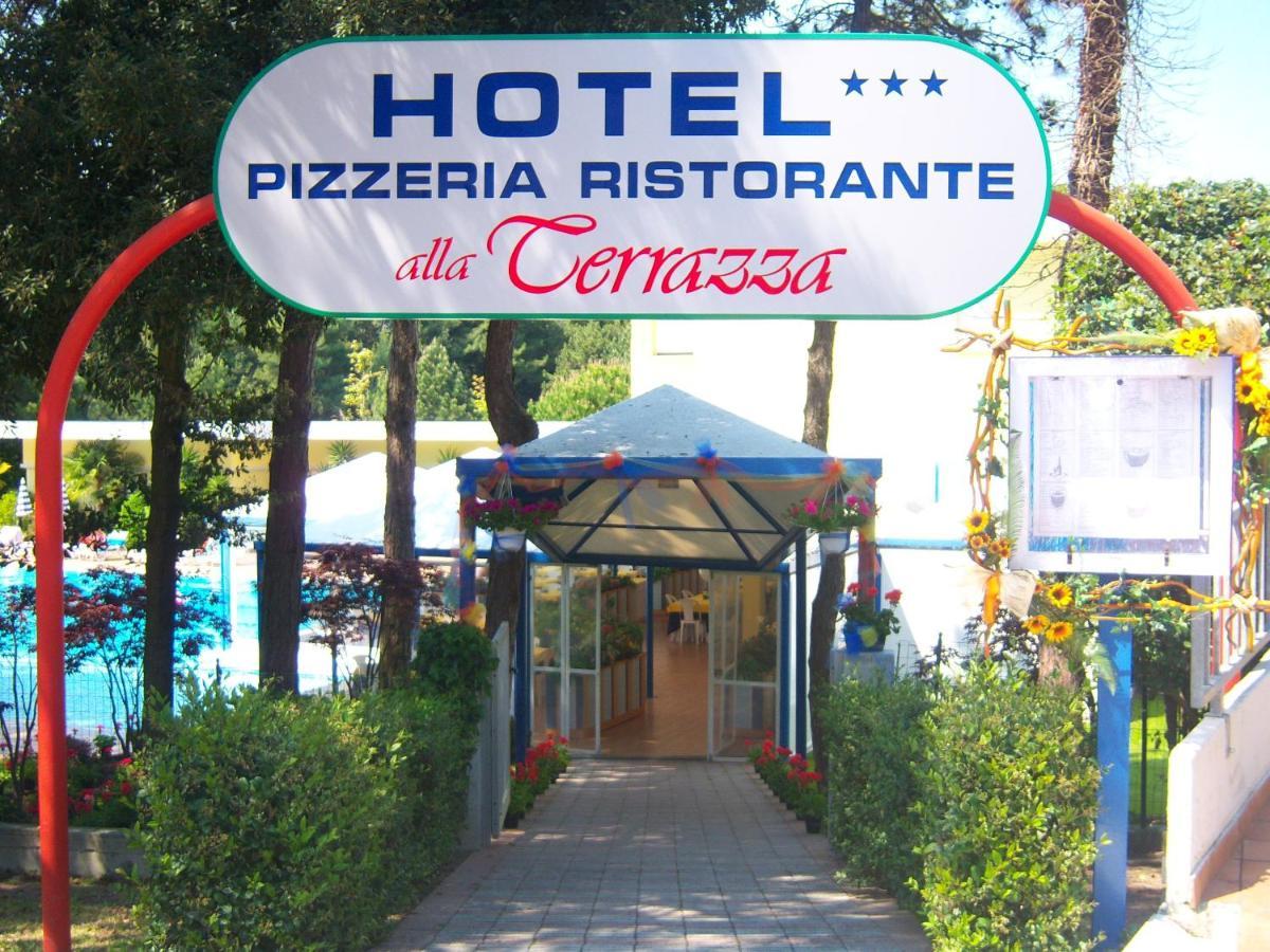 Hotel Alla Terrazza Bibione Bagian luar foto