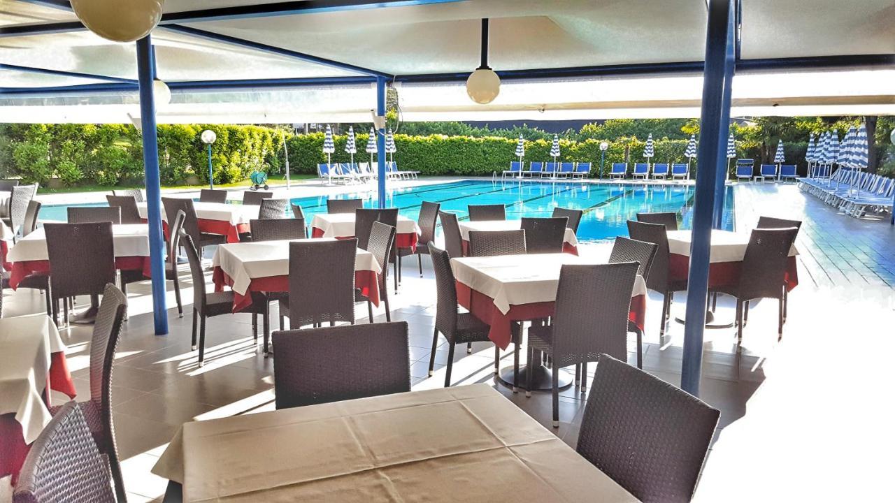 Hotel Alla Terrazza Bibione Bagian luar foto