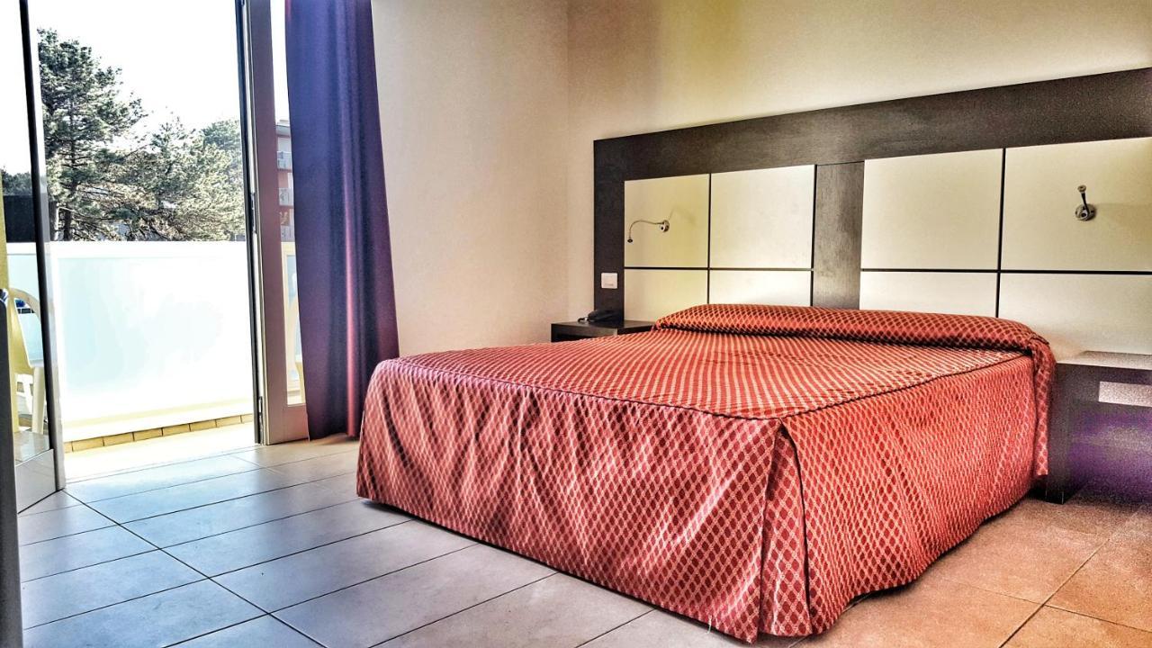 Hotel Alla Terrazza Bibione Bagian luar foto