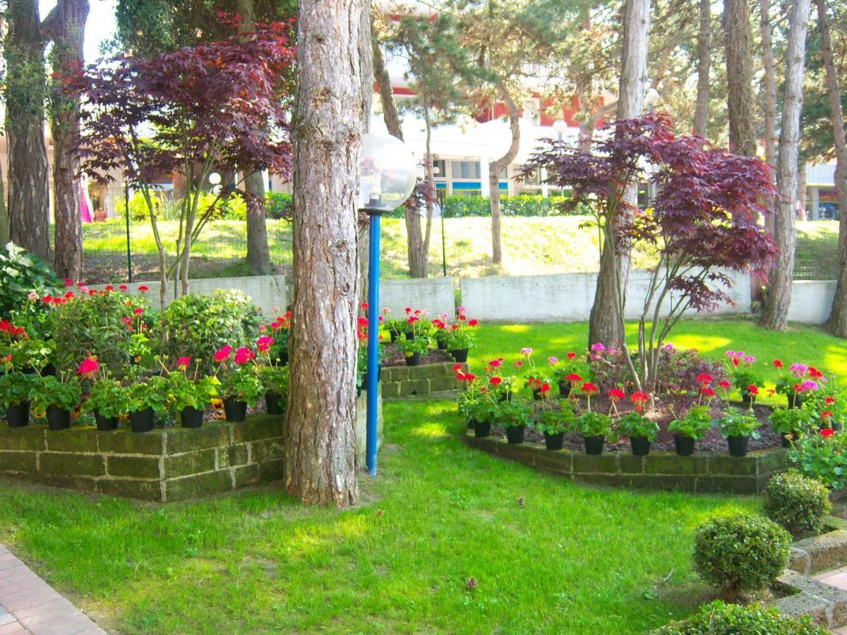 Hotel Alla Terrazza Bibione Bagian luar foto