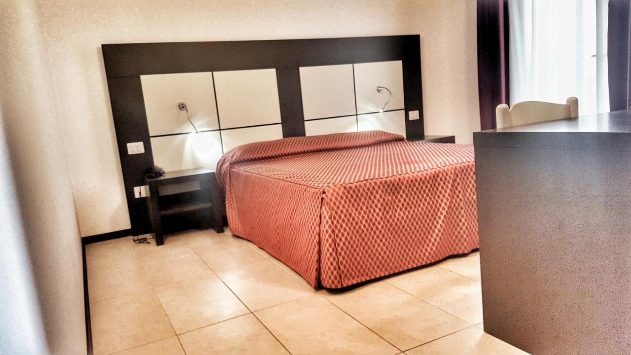 Hotel Alla Terrazza Bibione Bagian luar foto