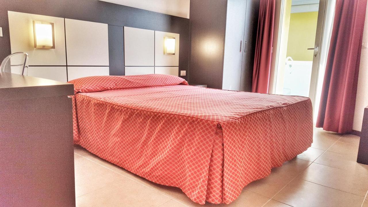 Hotel Alla Terrazza Bibione Bagian luar foto