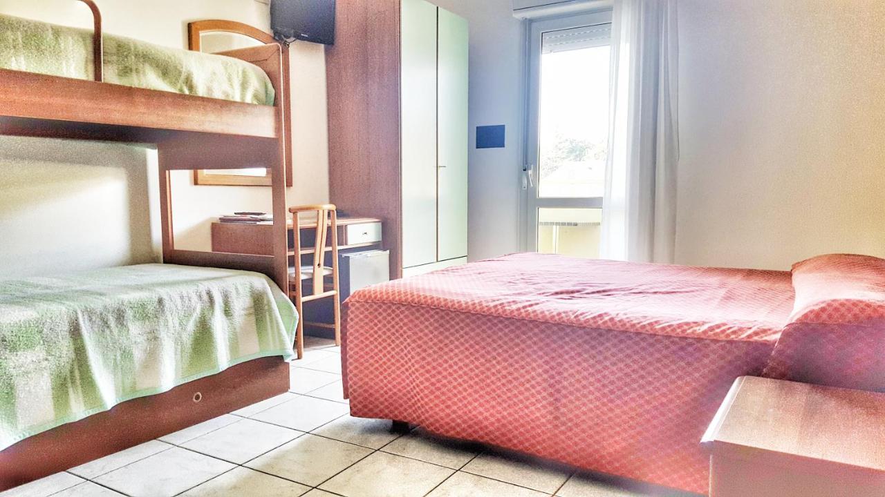 Hotel Alla Terrazza Bibione Bagian luar foto
