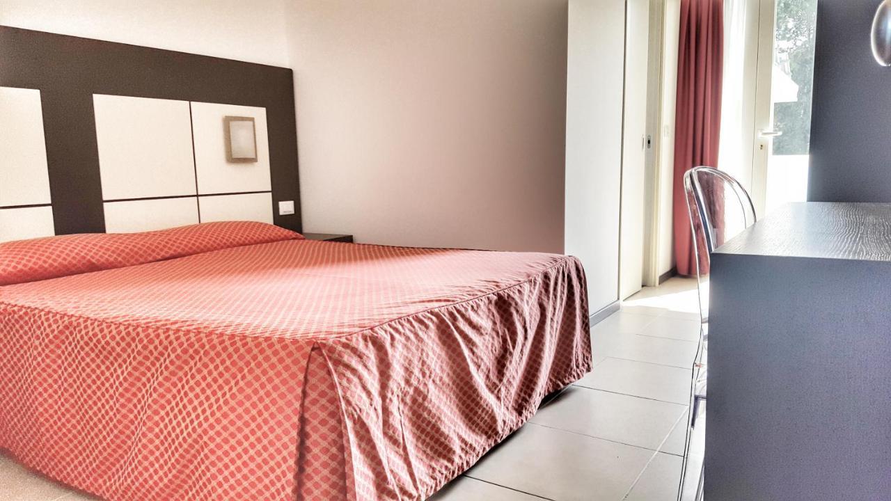 Hotel Alla Terrazza Bibione Bagian luar foto