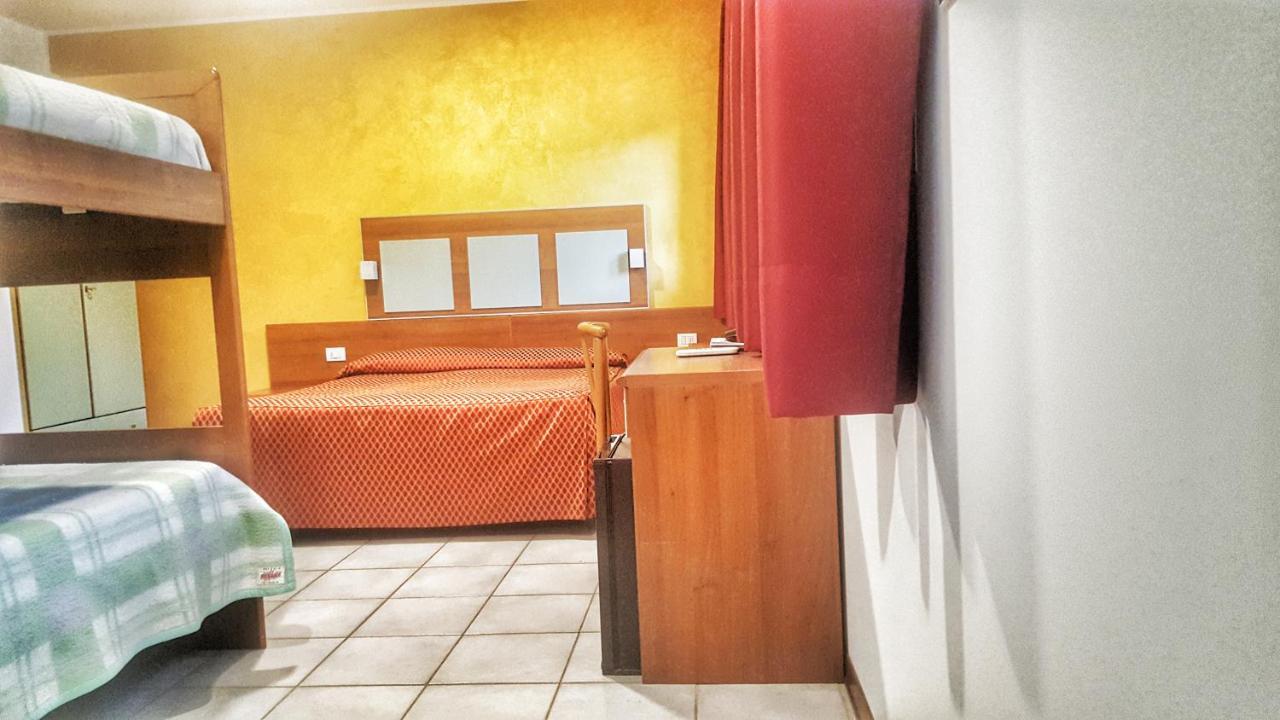 Hotel Alla Terrazza Bibione Bagian luar foto