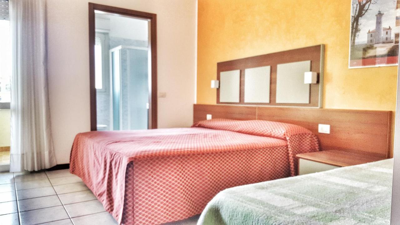 Hotel Alla Terrazza Bibione Bagian luar foto