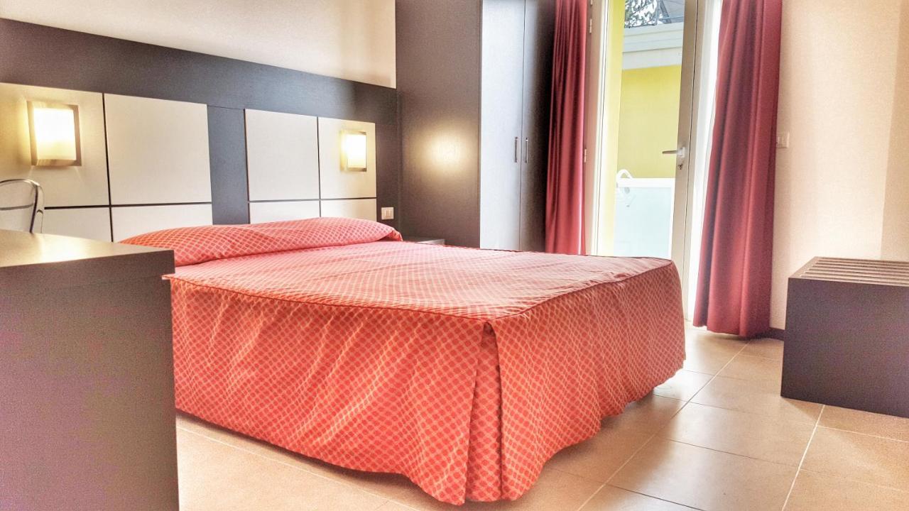 Hotel Alla Terrazza Bibione Bagian luar foto
