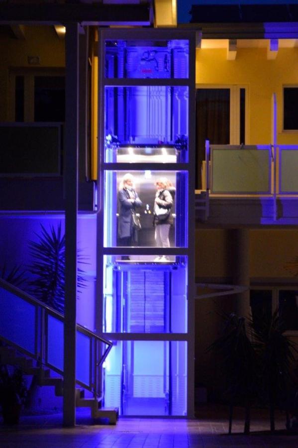 Hotel Alla Terrazza Bibione Bagian luar foto