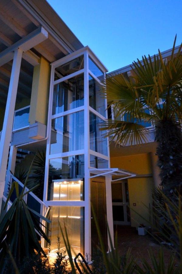 Hotel Alla Terrazza Bibione Bagian luar foto